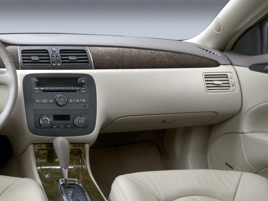  Buick Lucerne CXS 2006 года  (фото 22 из 45)